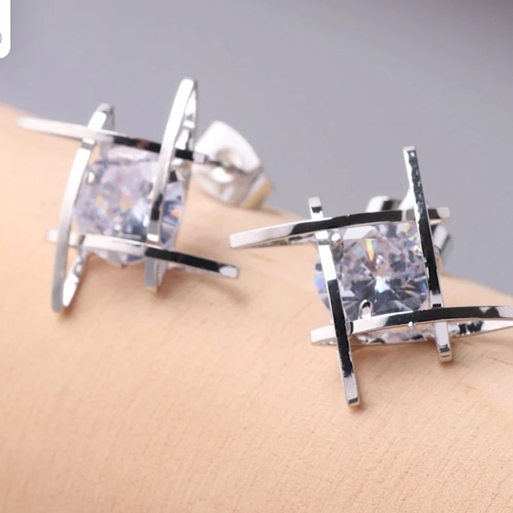 Gorgeous Square Zircon Stud Earrings - Picture 8 of 9